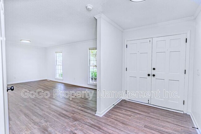 Building Photo - 200 Lanewood Dr