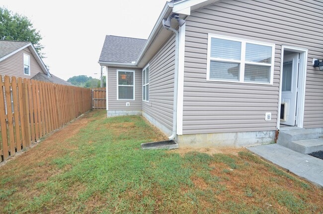Building Photo - 3637 Crossbrooke Dr