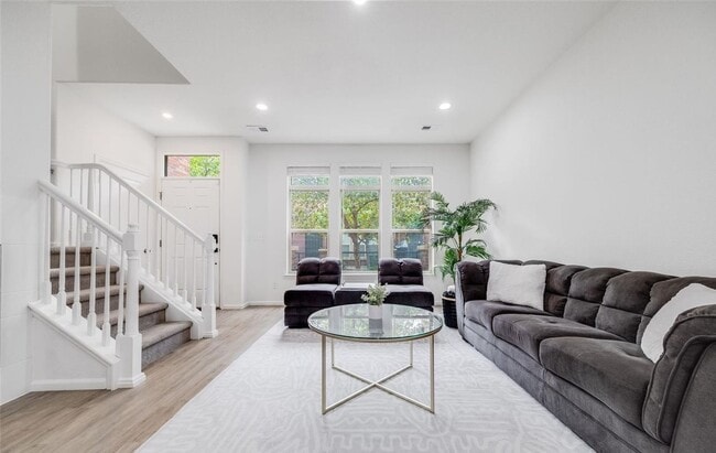 Building Photo - Updated 2BD, 2.5BA Townhome in Centennial ...