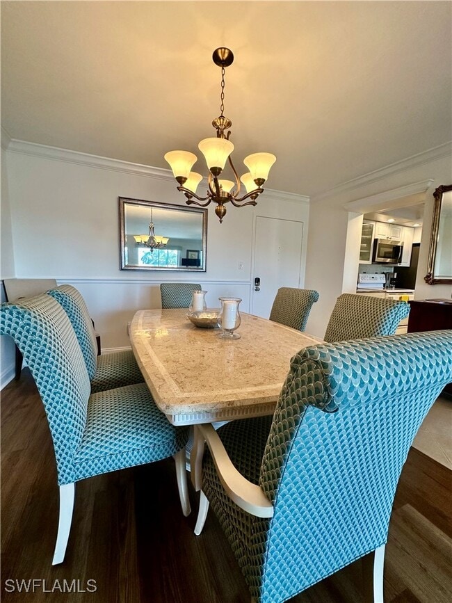 Building Photo - 555 Park Shore Dr