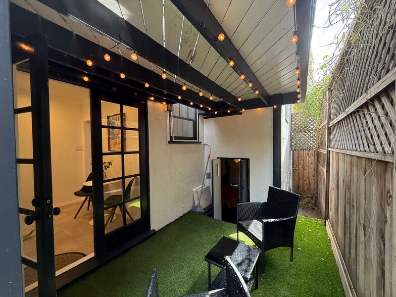 Building Photo - 7865 Willoughby Ave