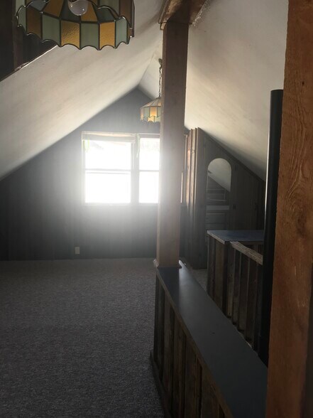 Loft bedroom - 1210 Ellis Ave