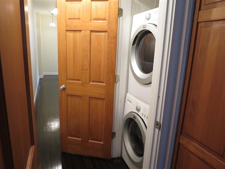 Building Photo - 6 Giles Park