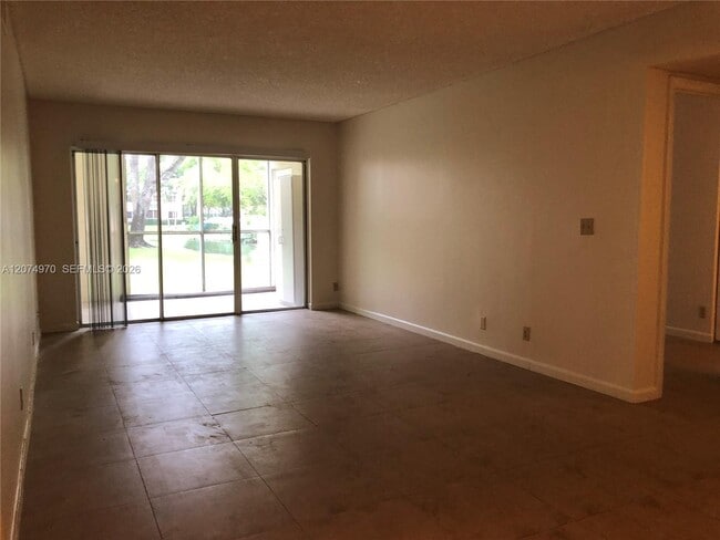Building Photo - 9855 Westview Dr