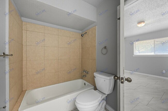 Building Photo - 3538 Hacienda Dr