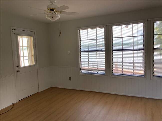 Building Photo - 554 Harbor Dr