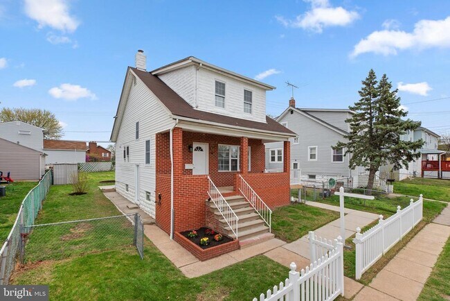 Building Photo - 114 WILLIAMS