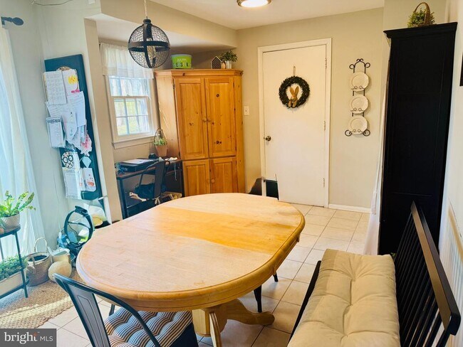 Building Photo - 3810 Lynn Regis Ct