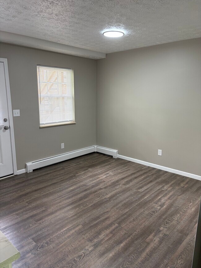 Building Photo - Green Acres - 4943-4959