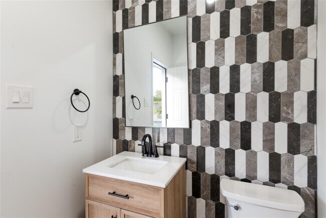 Building Photo - 716 Crestone Stream Dr
