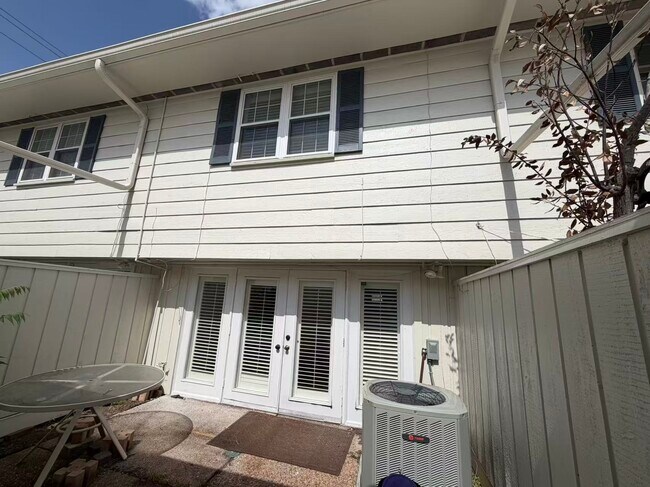 Building Photo - 12743 Huntingwick Dr