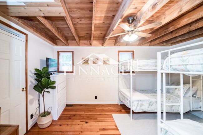 Building Photo - 5840 Quaker Pky