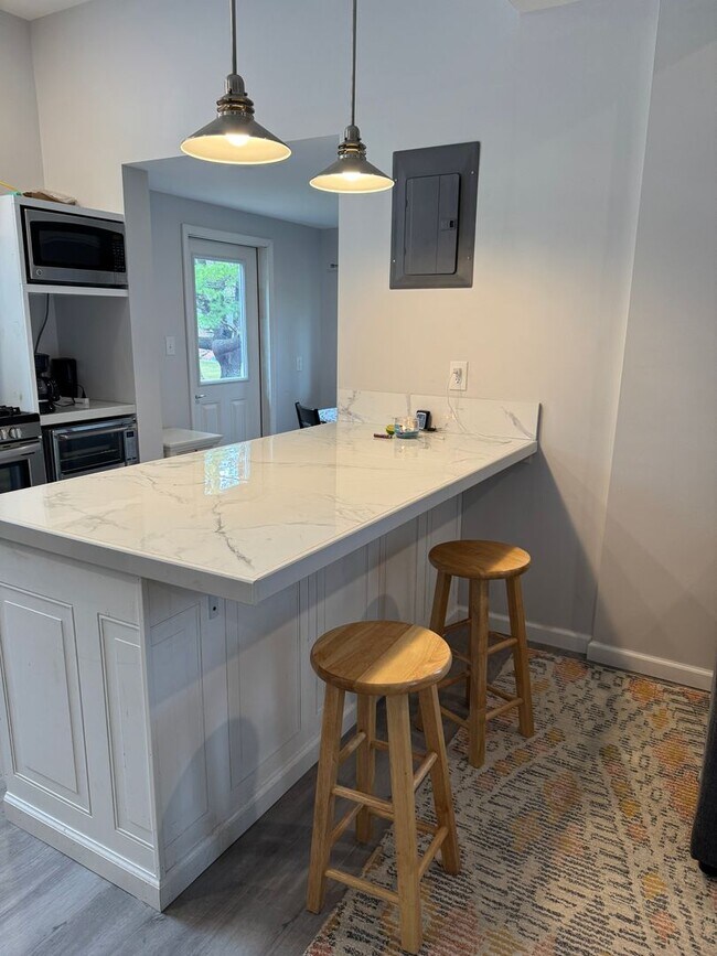 Building Photo - Charming Home in Pembroke with Yard & Storage