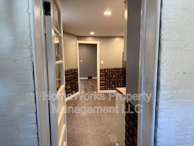 Building Photo - 1139 Hull St