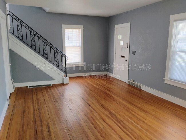 Building Photo - 159 W Locust St