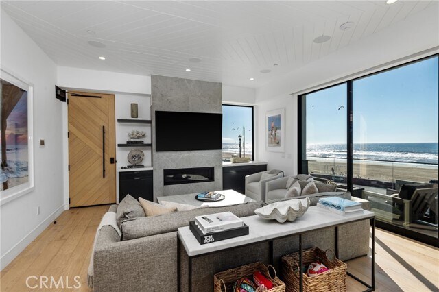Building Photo - 2200 The Strand