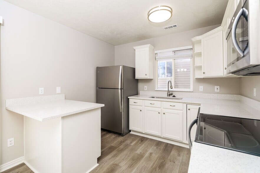 Building Photo - 686 N 410 W