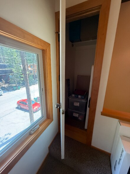 Building Photo - 1025 Tomahawk Trail