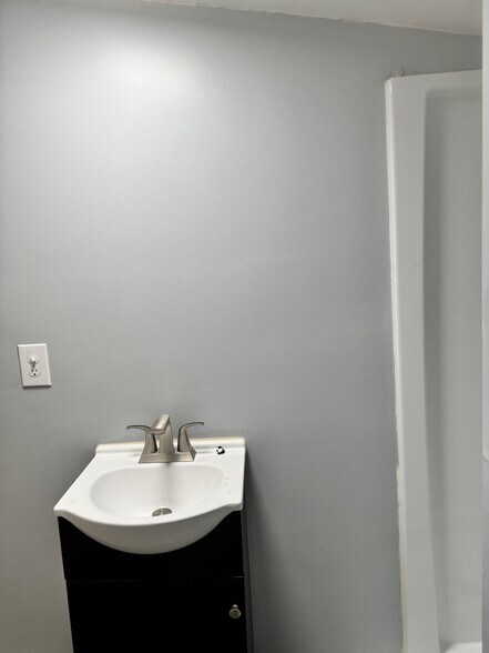 Building Photo - 82 Park Ave