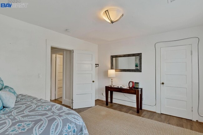 Building Photo - 541 Foothill Blvd