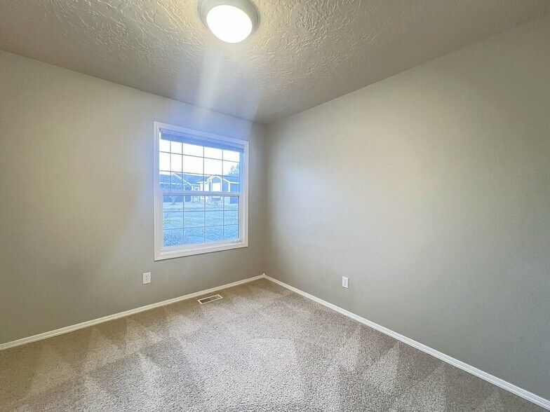 Building Photo - 4160 E Carnation Ct