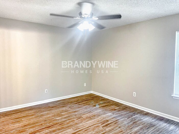 Building Photo - 1433 Kingfisher Ln N