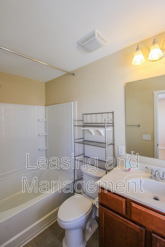 Building Photo - 4946 Ballantine Dr