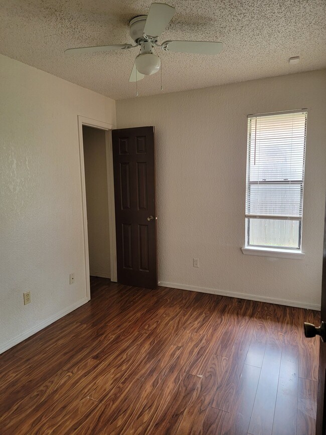 Building Photo - 8112 Azalea Ave