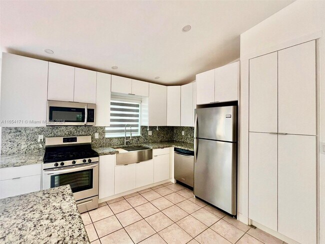 Building Photo - 9941 NW 32nd St