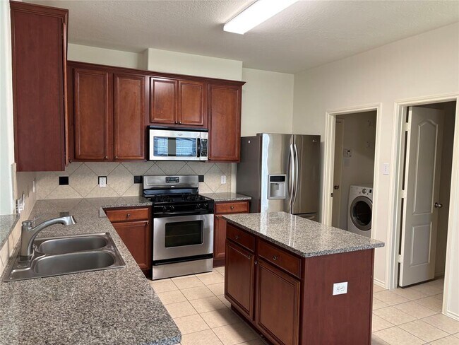 Building Photo - 21223 Colton Cove Dr