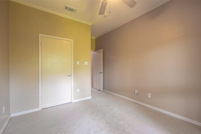 Building Photo - 10907 Legends Ln