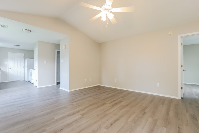 Building Photo - 117 Village Dr