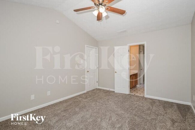 Building Photo - 8124 Valley Ridge Dr