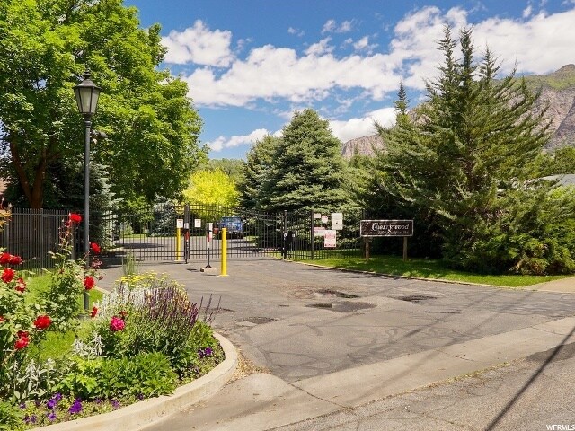 Building Photo - 1120 Canyon Rd