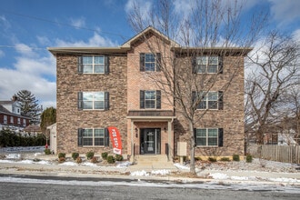 Building Photo - 1513 Maple St