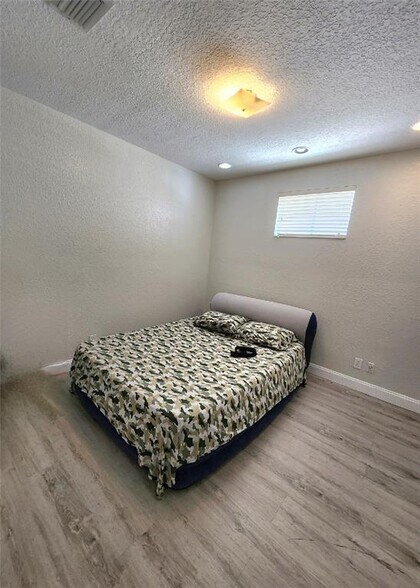 Building Photo - 956 NW 126th Ter