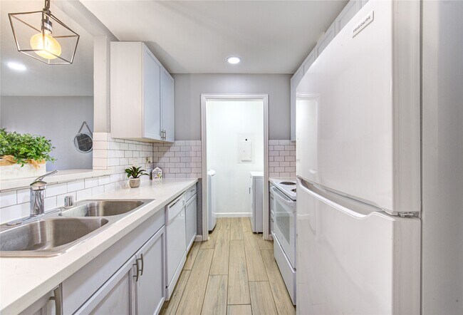 Building Photo - 3929 Tanglewilde St