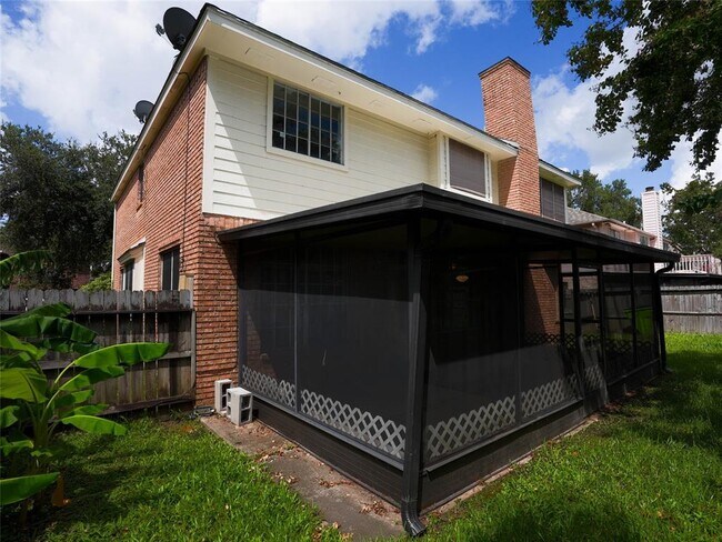 Building Photo - 16322 Red Oak Dr