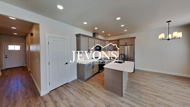Building Photo - 413 S 97th Ave