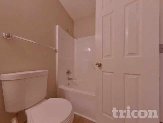 Building Photo - 210 Legend Dr