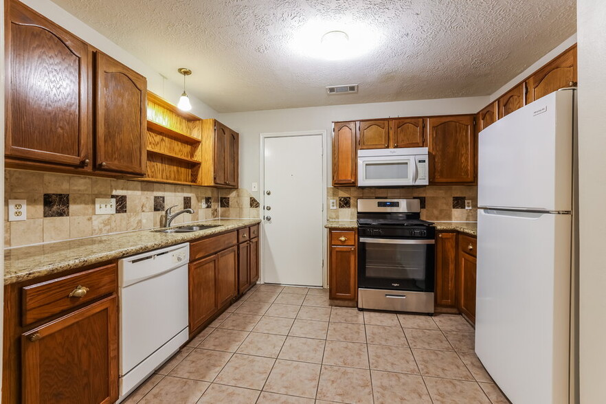 Building Photo - 3810 Village Well Dr