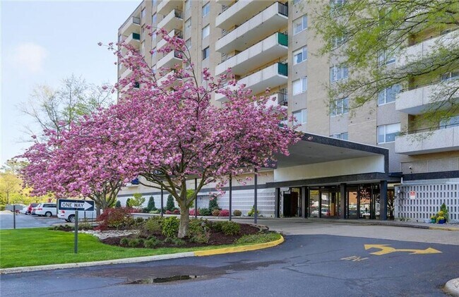 Building Photo - 7320 Glenroie Ave