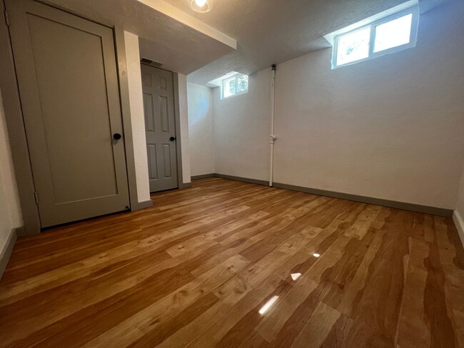 Building Photo - 4 Bedroom/2 Bathroom House in Ogden