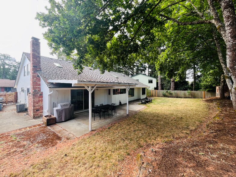 Building Photo - 16985 NW Somerset Dr