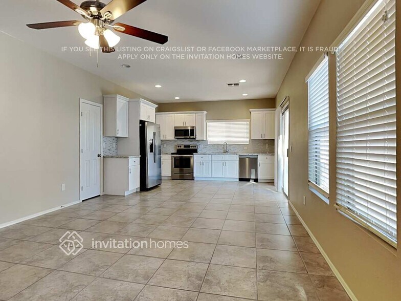 Building Photo - 2269 E Hazeltine Way