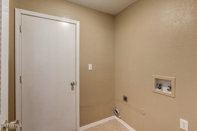 Building Photo - 12233 Iverson Ct