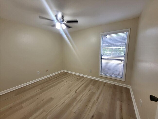 Building Photo - 12955 Woodforest Blvd