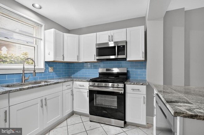 Primary Photo - 116 McClellan St