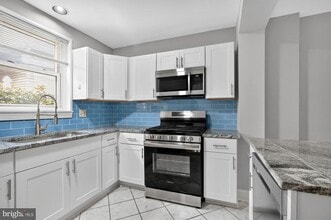 Building Photo - 116 McClellan St