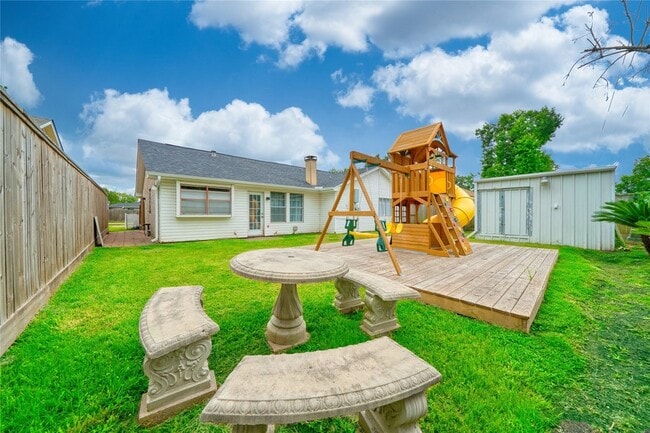 Building Photo - 1323 Oakengates Dr